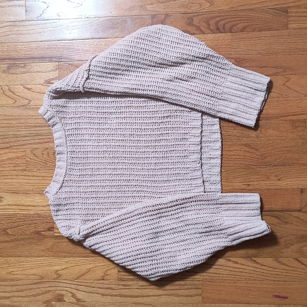 3/$10⭐ Arizona Jean Company Cropped Boxy sweater, size small, cream color